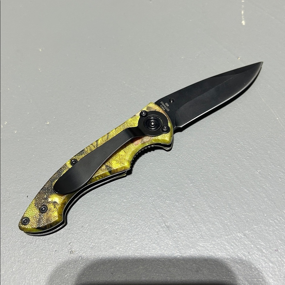 Cedar Creek Outdoors Camouflage Folding Knife - Picture 5 of 9